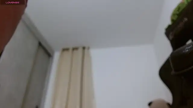 Snapshot of miss_valery2 chatting on April 18, 2026, 4:15 am miss valery2 online show from April 18, 2026, 4:15 am