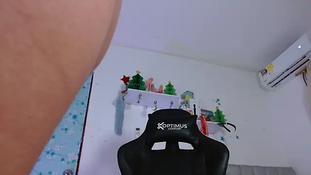 Snapshot of miss_valery2 chatting on March 13, 2025, 12:48 am miss valery2 online show from March 13, 2025, 12:48 am
