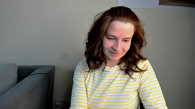 Snapshot of Clear_Angel chatting on April 24, 2026, 1:35 pm Clear Angel online show from April 24, 2026, 1:35 pm