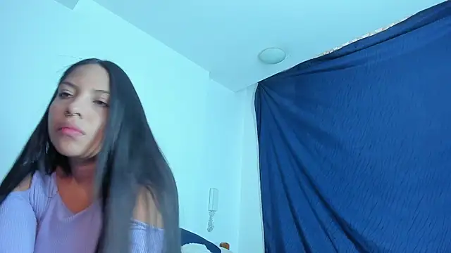 Snapshot of emiily15__ chatting on January 22, 2025, 5:49 pm emiily15 online show from January 22, 2025, 5:49 pm