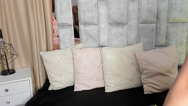 karol noa online show from November 24, 2025, 11:32 am