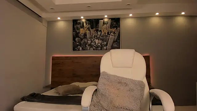 stefycherry online show from March 19, 2025, 7:17 pm