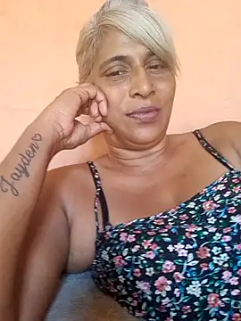 Snapshot of Goodgirlsue_77 chatting on March 19, 2026, 8:03 am Goodgirlsue 77 online show from March 19, 2026, 8:03 am