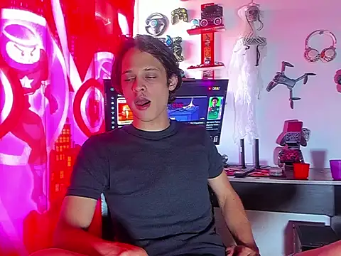 LilOwen  online show from June 11, 2026, 9:01 pm