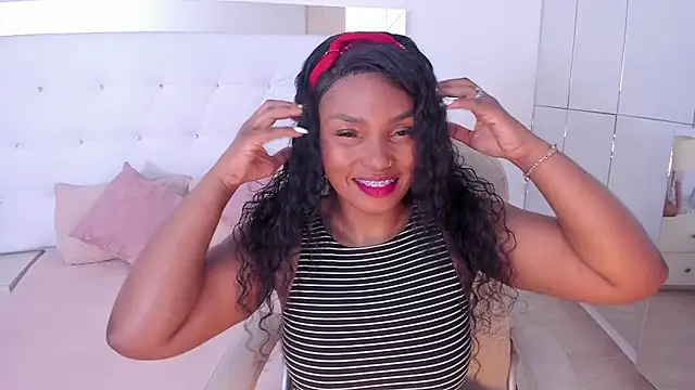 Isla Scott online show from October 16, 2025, 11:29 am