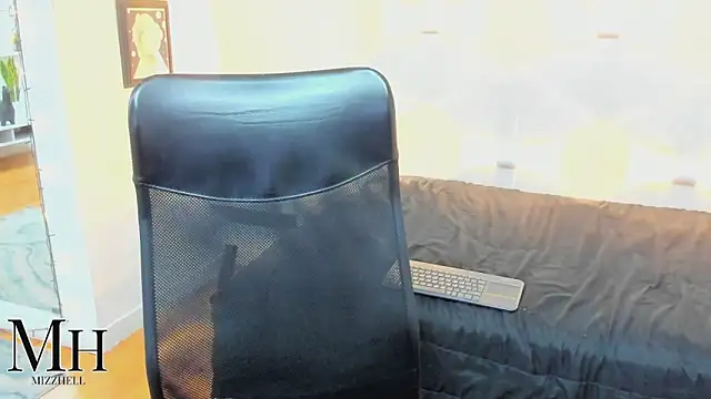 MizzHell online show from February 8, 2026, 3:48 am