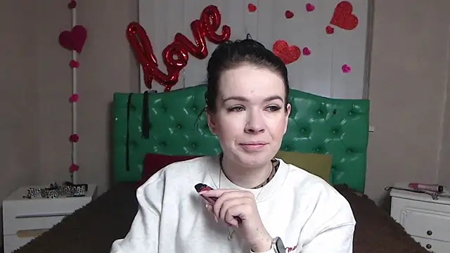 JasmineKouch online show from February 11, 2026, 6:24 am