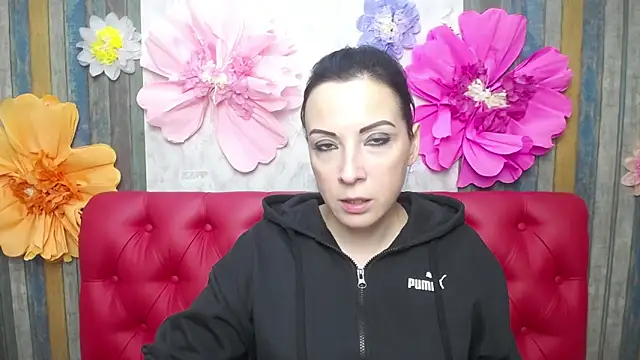 ElizabethSho online show from November 17, 2025, 6:01 pm