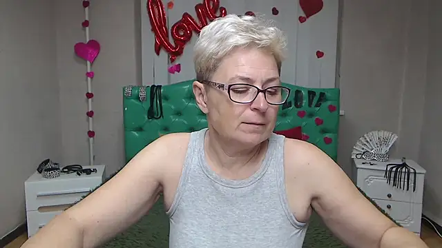 Snapshot of EmiliaGree chatting on September 26, 2025, 5:09 pm EmiliaGree online show from September 26, 2025, 5:09 pm