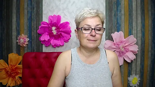 Snapshot of EmiliaGree chatting on September 24, 2025, 5:08 pm EmiliaGree online show from September 24, 2025, 5:08 pm