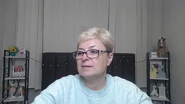 Snapshot of EmiliaGree chatting on October 10, 2025, 5:08 am EmiliaGree online show from October 10, 2025, 5:08 am