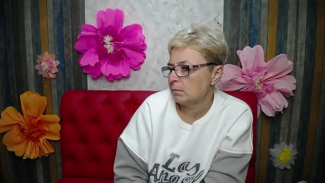 Snapshot of EmiliaGree chatting on October 4, 2025, 5:36 pm EmiliaGree online show from October 4, 2025, 5:36 pm