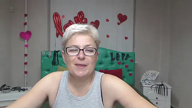 Snapshot of EmiliaGree chatting on September 23, 2025, 5:09 pm EmiliaGree online show from September 23, 2025, 5:09 pm