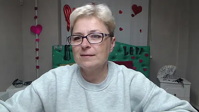 Snapshot of EmiliaGree chatting on October 5, 2025, 5:03 pm EmiliaGree online show from October 5, 2025, 5:03 pm