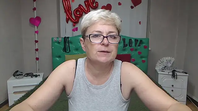 Snapshot of EmiliaGree chatting on October 11, 2025, 5:08 am EmiliaGree online show from October 11, 2025, 5:08 am