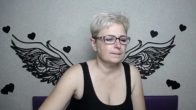 Snapshot of EmiliaGree chatting on September 16, 2025, 5:14 pm EmiliaGree online show from September 16, 2025, 5:14 pm