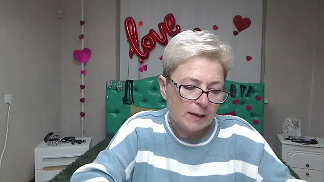 Snapshot of EmiliaGree chatting on October 1, 2025, 5:17 pm EmiliaGree online show from October 1, 2025, 5:17 pm