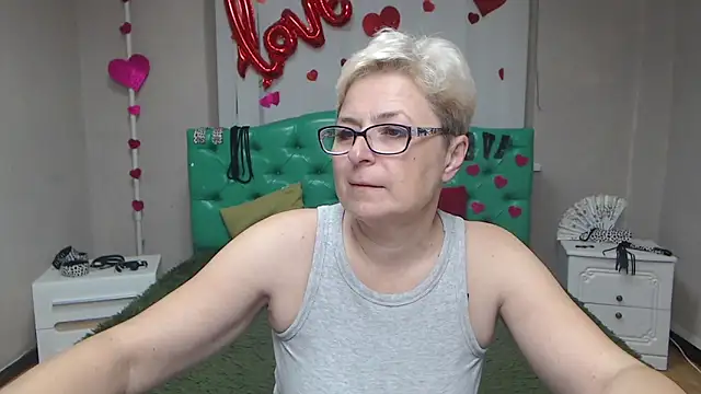 EmiliaGree online show from October 12, 2025, 5:09 am