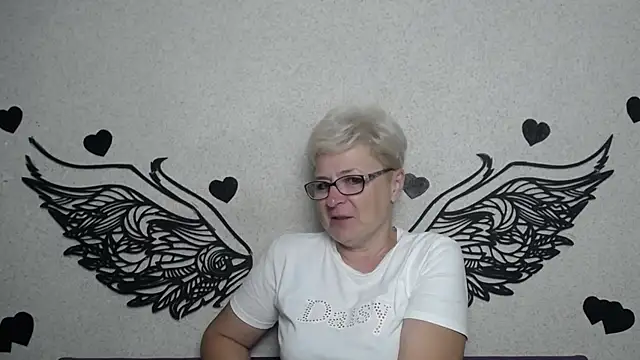 Snapshot of EmiliaGree chatting on September 12, 2025, 5:13 pm EmiliaGree online show from September 12, 2025, 5:13 pm