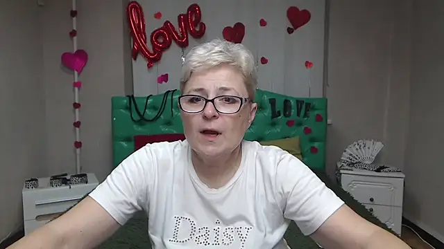 EmiliaGree online show from November 18, 2025, 6:11 pm