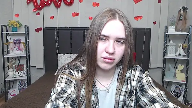 LauraHlot online show from May 27, 2026, 5:48 am
