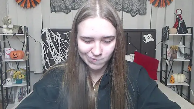 LauraHlot online show from October 23, 2025, 5:33 pm