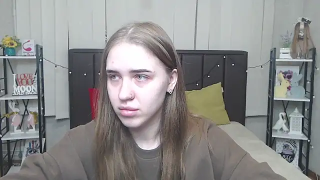 LauraHlot online show from October 10, 2025, 5:47 pm