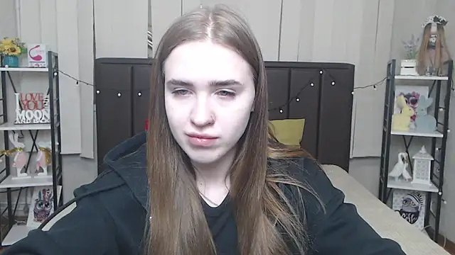 LauraHlot online show from October 18, 2025, 5:31 am