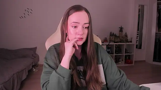 Snapshot of WalkingGirl chatting on November 27, 2025, 10:43 pm WalkingGirl online show from November 27, 2025, 10:43 pm