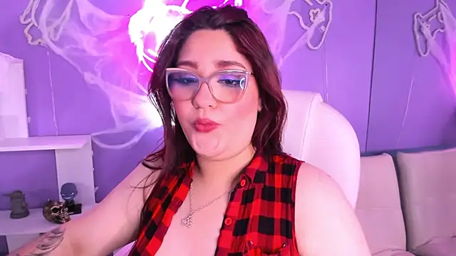 Camiila Osorio online show from October 28, 2025, 7:57 pm