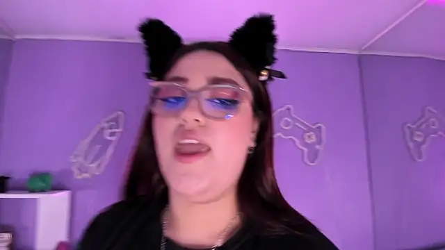 Camiila Osorio online show from November 5, 2025, 7:06 pm