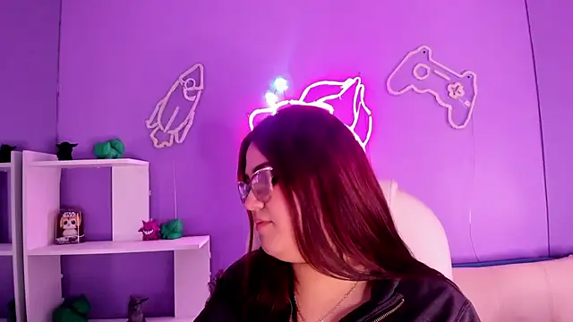 Camiila Osorio online show from November 8, 2025, 7:39 pm