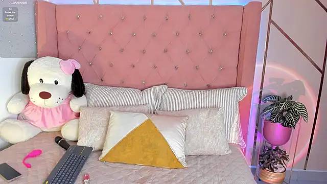 Snapshot of foxxxmegan chatting on February 20, 2025, 2:02 pm foxxxmegan online show from February 20, 2025, 2:02 pm