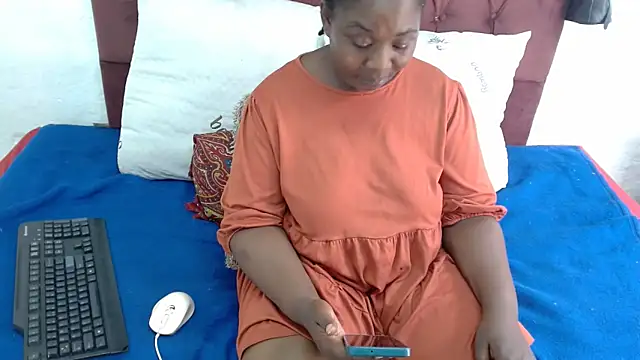 Thickchocolatex2 online show from February 27, 2026, 12:05 pm