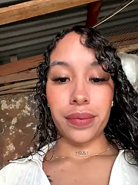 MarieLeon online show from December 14, 2025, 8:14 pm