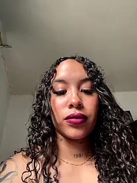 MarieLeon online show from October 9, 2025, 9:04 pm