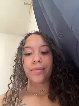 MarieLeon online show from October 3, 2025, 9:49 pm