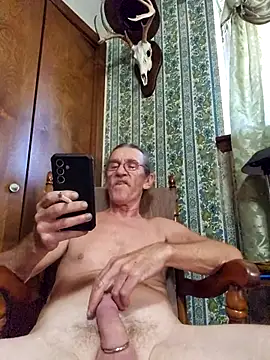 Snapshot of coolbrease10 chatting on October 9, 2025, 8:31 pm coolbrease10 online show from October 9, 2025, 8:31 pm