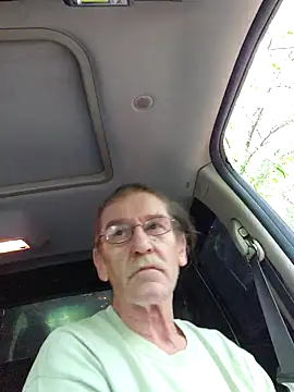 Snapshot of coolbrease10 chatting on April 27, 2026, 8:51 pm coolbrease10 online show from April 27, 2026, 8:51 pm