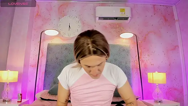 JESSI NAOMI online show from November 9, 2025, 11:42 pm