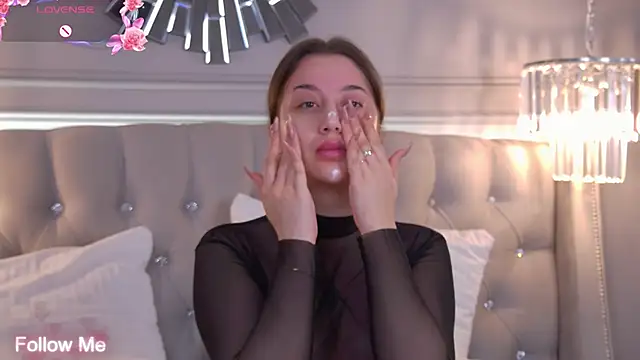 Snapshot of MaryReel chatting on October 11, 2025, 9:21 am MaryReel online show from October 11, 2025, 9:21 am