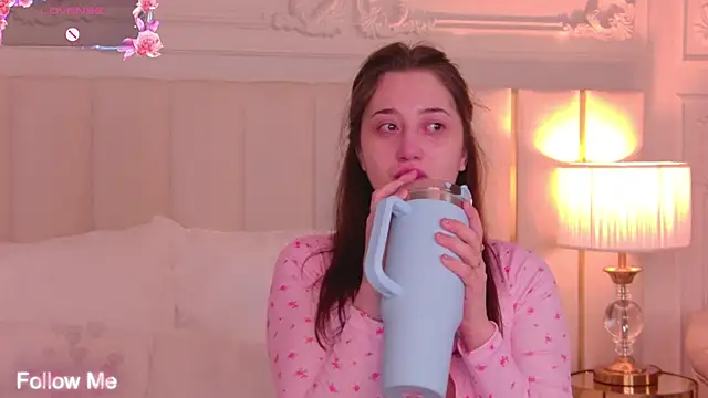 Snapshot of MaryReel chatting on November 6, 2025, 9:57 am MaryReel online show from November 6, 2025, 9:57 am