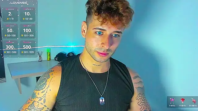 Snapshot of Ares_blue chatting on October 13, 2025, 1:34 pm Ares blue online show from October 13, 2025, 1:34 pm