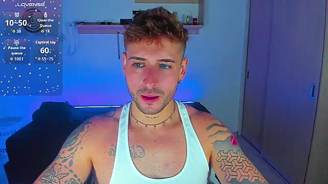 Snapshot of Ares_blue chatting on November 19, 2025, 11:43 am Ares blue online show from November 19, 2025, 11:43 am