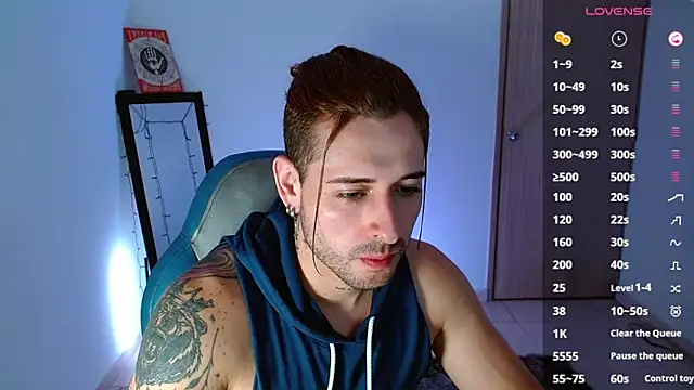 Snapshot of Ares_blue chatting on March 6, 2025, 12:19 pm Ares blue online show from March 6, 2025, 12:19 pm