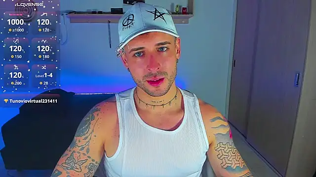 Snapshot of Ares_blue chatting on November 18, 2025, 11:24 am Ares blue online show from November 18, 2025, 11:24 am