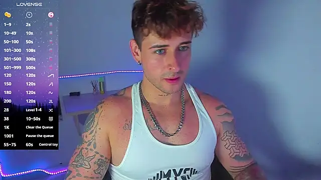 Snapshot of Ares_blue chatting on October 29, 2025, 7:24 pm Ares blue online show from October 29, 2025, 7:24 pm