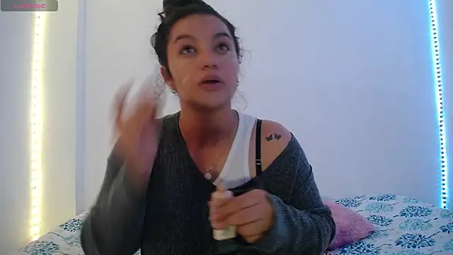 Snapshot of Laurenkenner_ chatting on February 18, 2025, 4:47 pm Laurenkenner online show from February 18, 2025, 4:47 pm