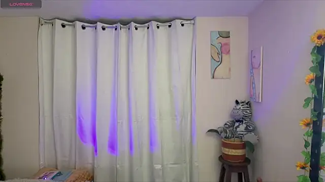 Snapshot of Tomoe_b chatting on April 15, 2026, 6:52 am Tomoe b online show from April 15, 2026, 6:52 am