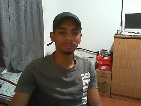 Snapshot of 29YOURZ_28_ chatting on March 3, 2026, 6:59 pm 29YOURZ 28 online show from March 3, 2026, 6:59 pm